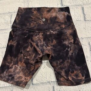 lululemon athletica Women's Brown Tie-Dye Shorts